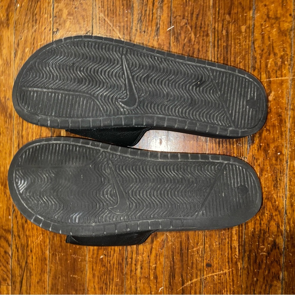 SANDALS $10 - Picture 5 of 5